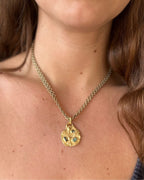 Colgante Thesaurus – Bronce enchapado en Oro