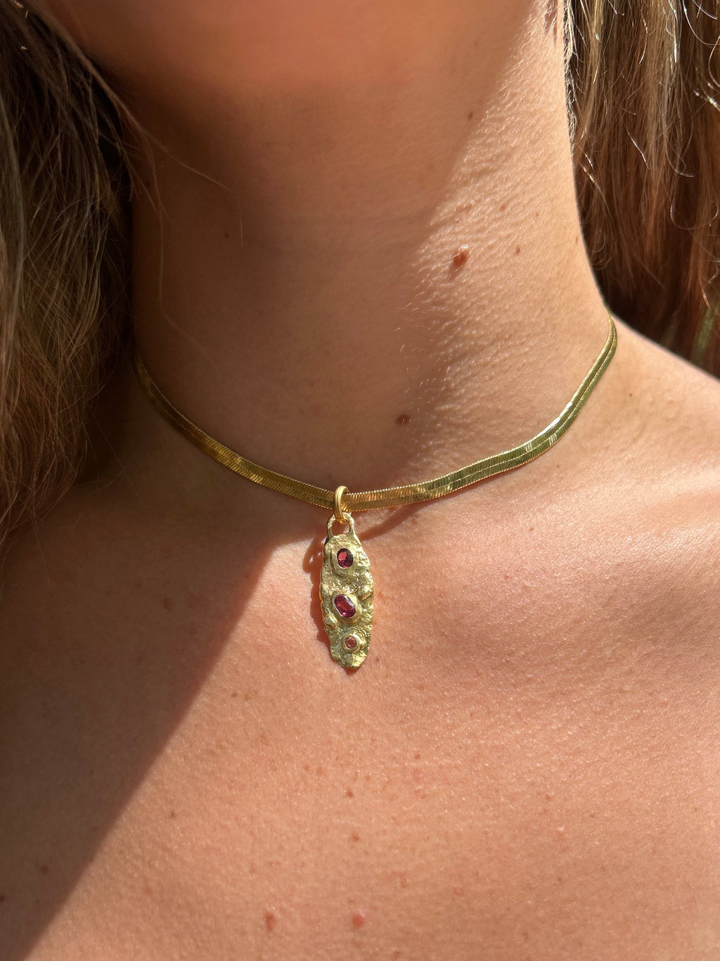 Colgante Pretium – Bronce enchapado en Oro