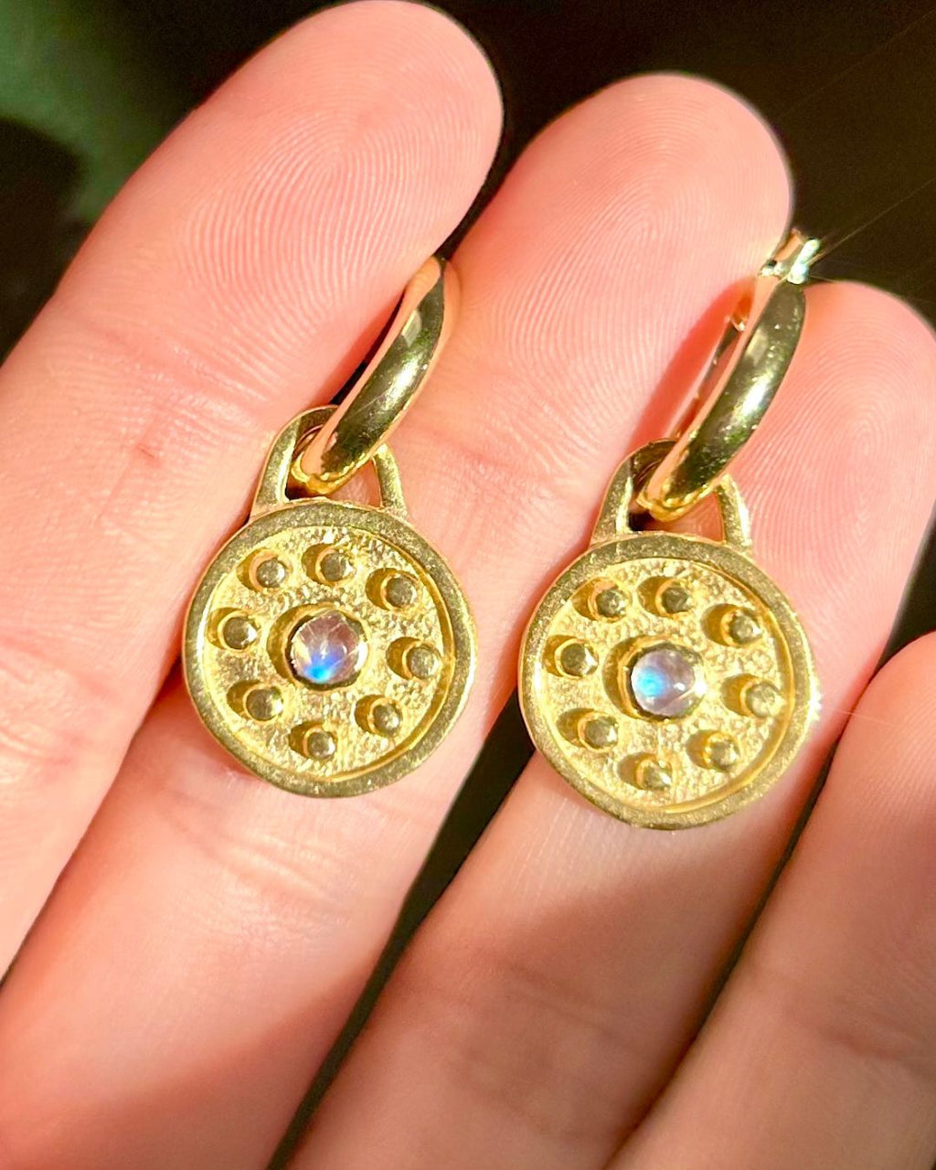 Aros Puncta – Bronce enchapado en Oro