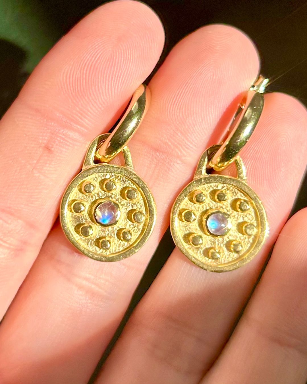 Aros Puncta – Bronce enchapado en Oro