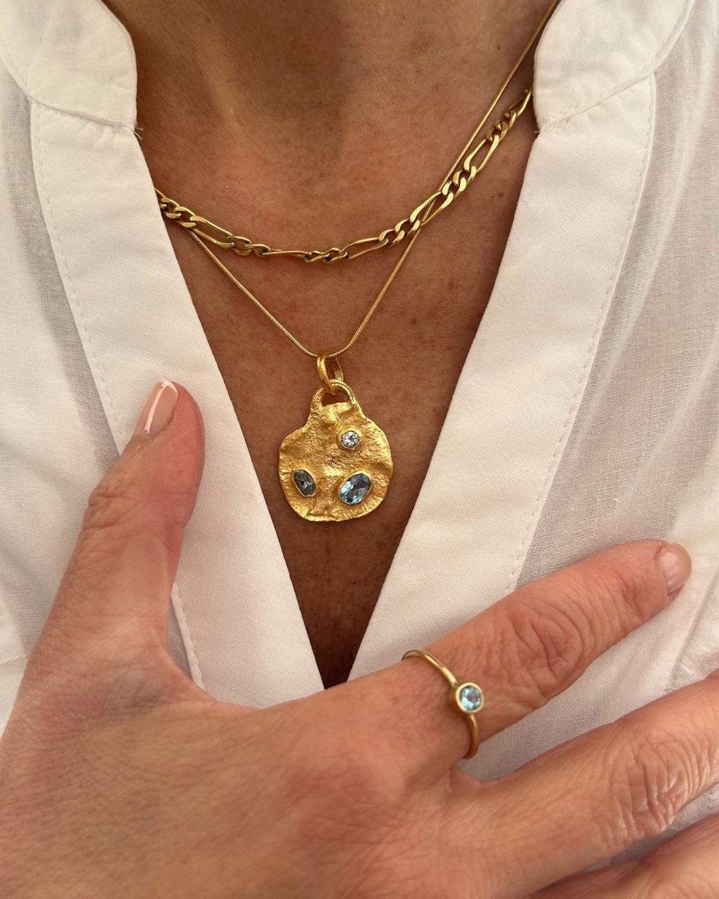 Colgante Thesaurus – Bronce enchapado en Oro