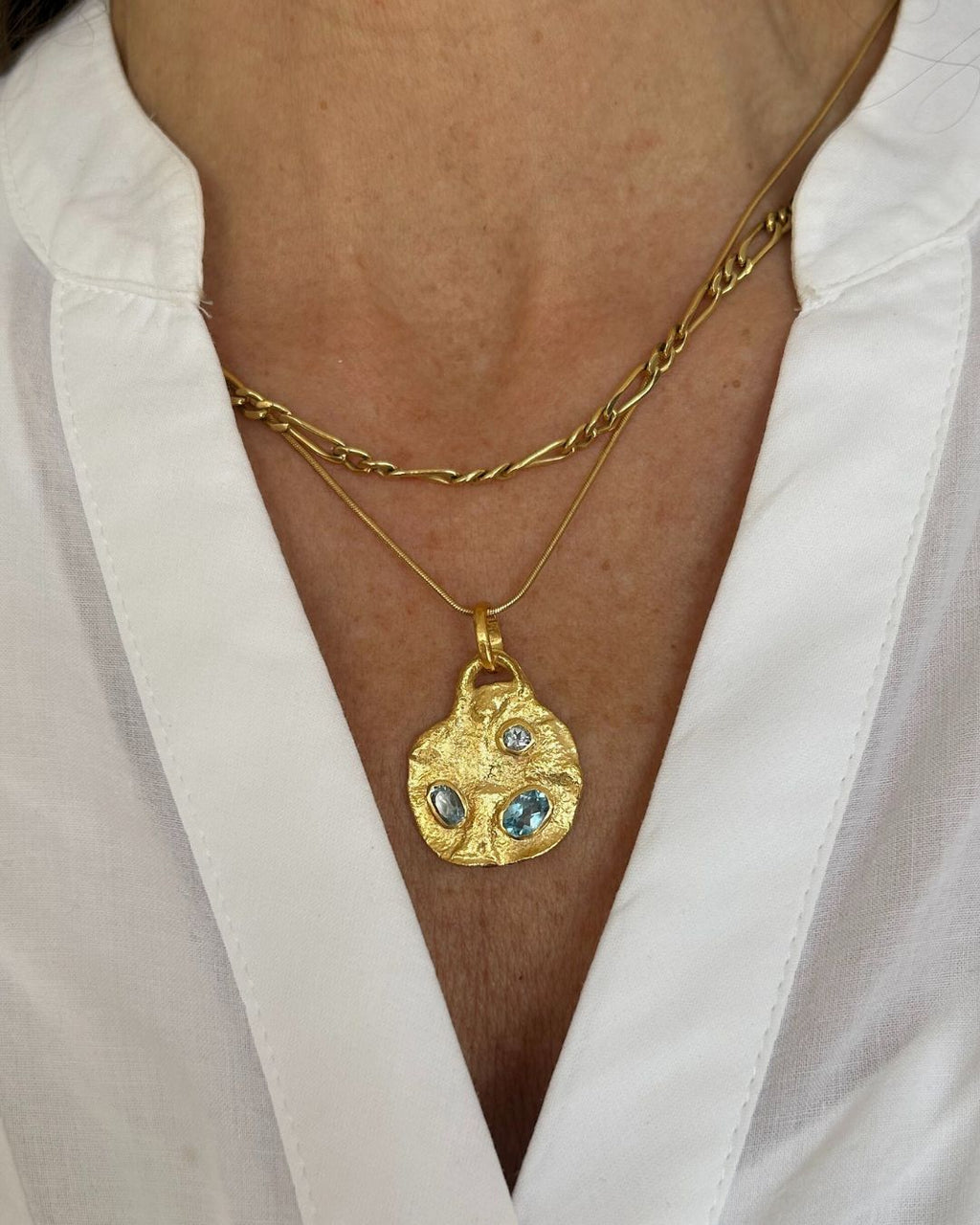 Colgante Thesaurus – Bronce enchapado en Oro