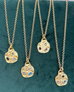 Colgante Thesaurus – Bronce enchapado en Oro