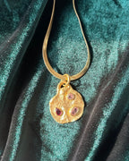 Colgante Thesaurus – Bronce enchapado en Oro