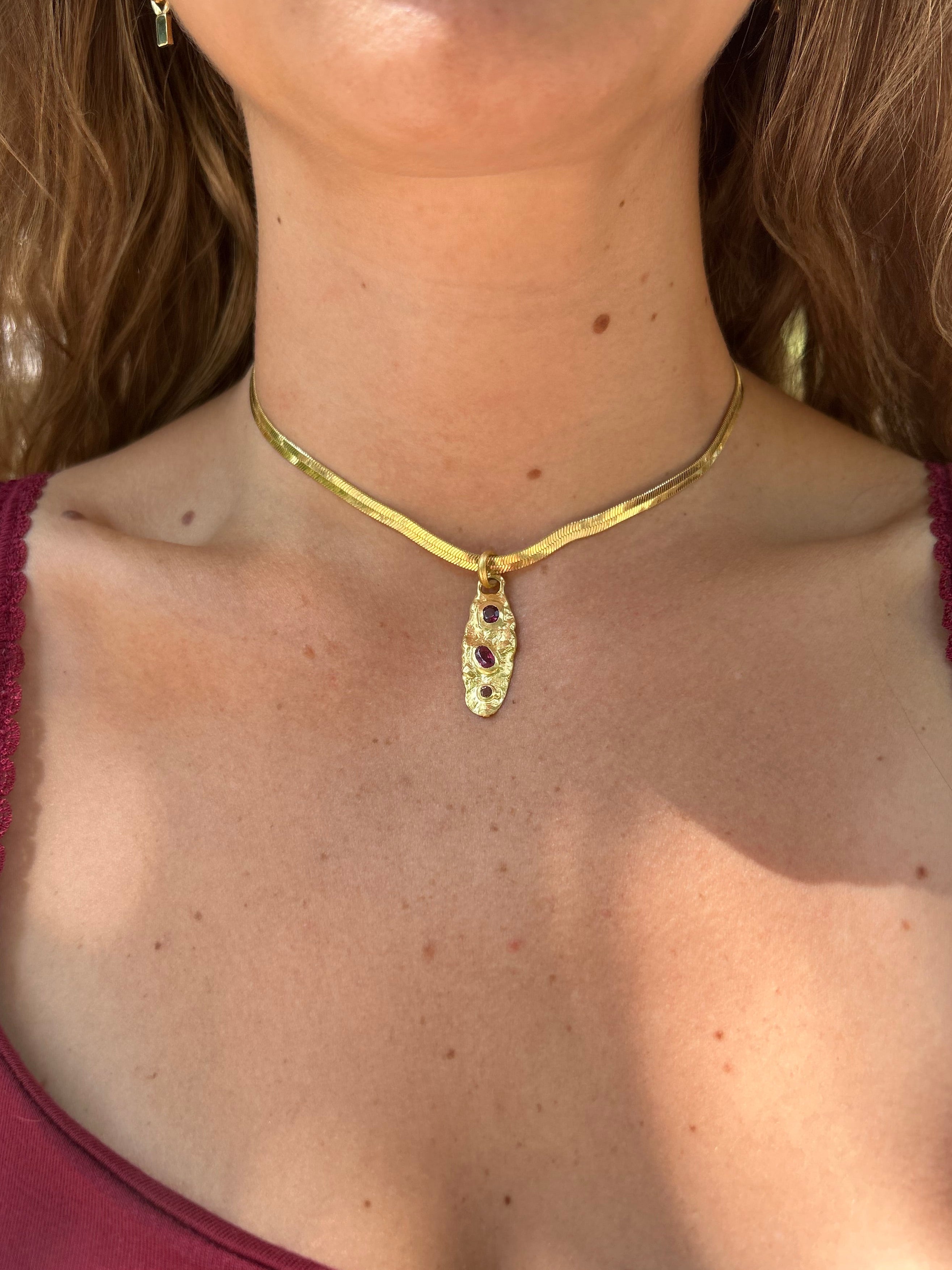 Colgante Pretium – Bronce enchapado en Oro