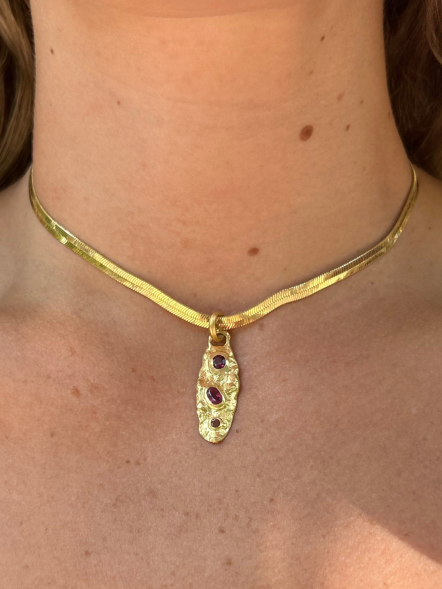 Colgante Pretium – Bronce enchapado en Oro