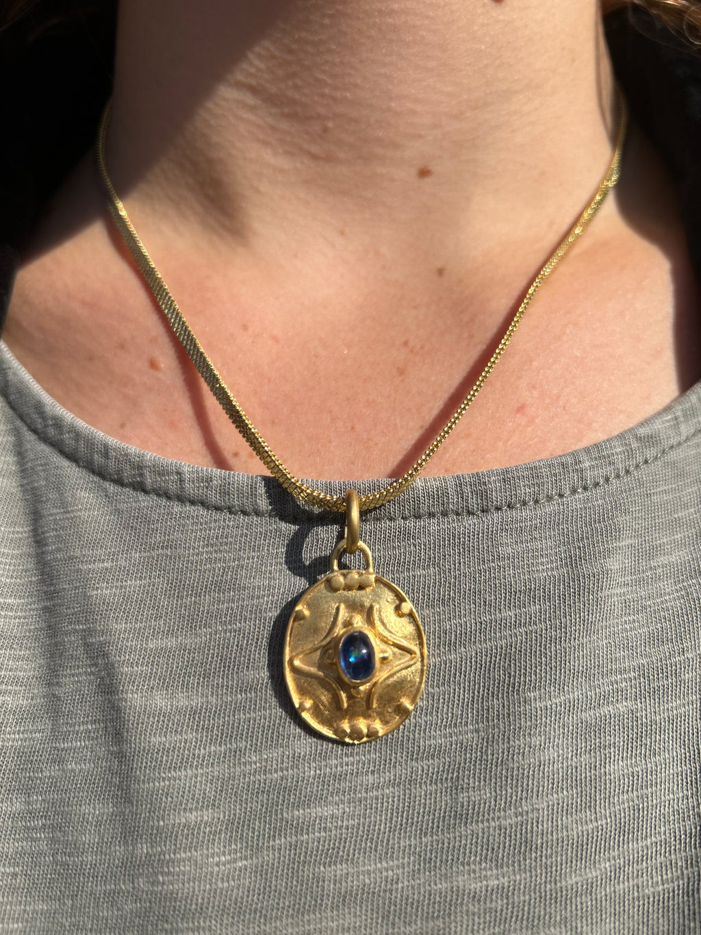 Colgante Manta – Bronce enchapado en Oro
