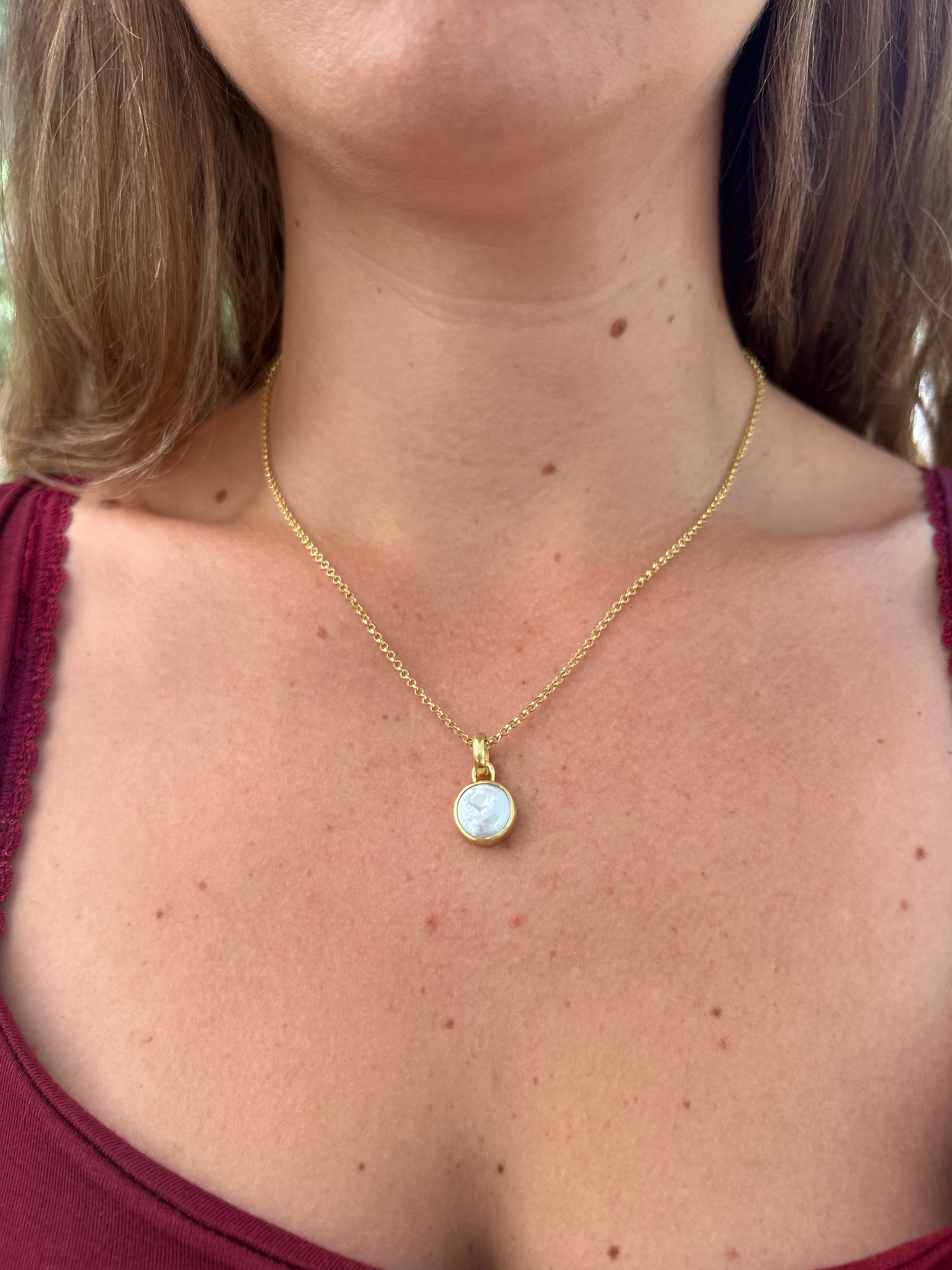 Colgante Perla Natural – Bronce enchapado en Oro