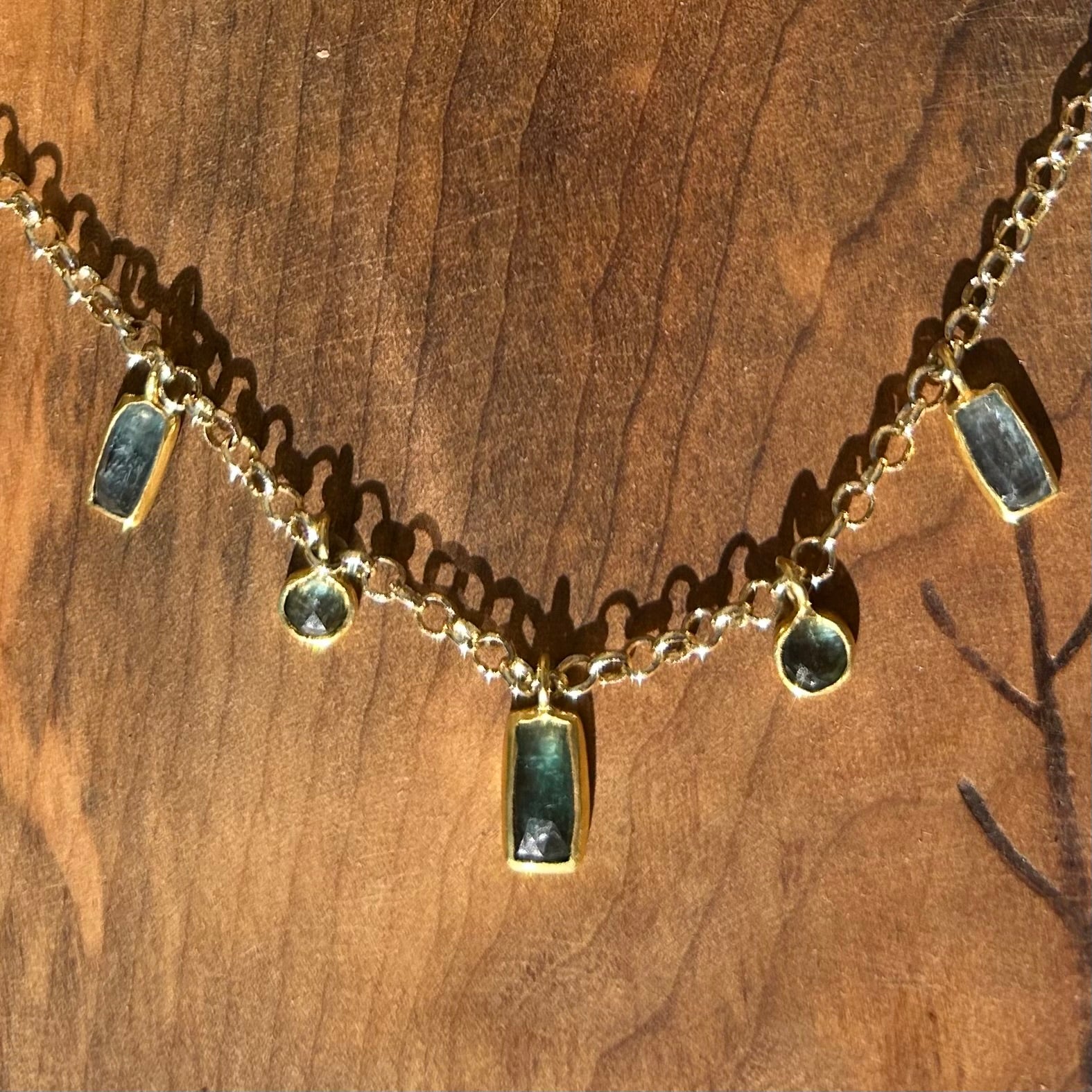 Collar Scintilla – Bronce enchapado en Oro