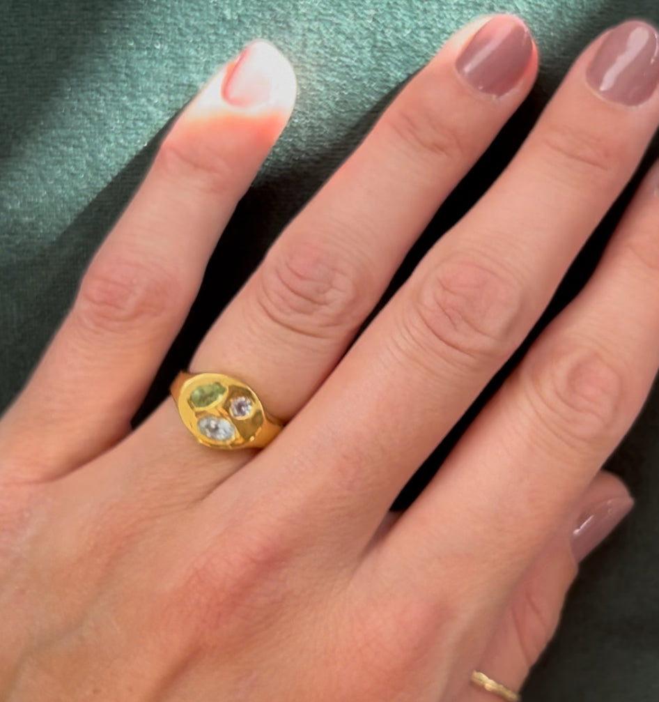 Anillo Sigillium Trío – Bronce enchapado en Oro