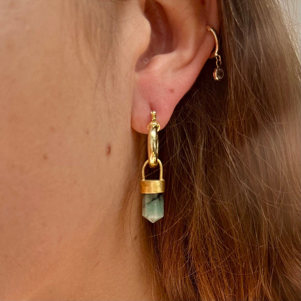 Aros Radix Esmeralda – Bronce enchapado en Oro