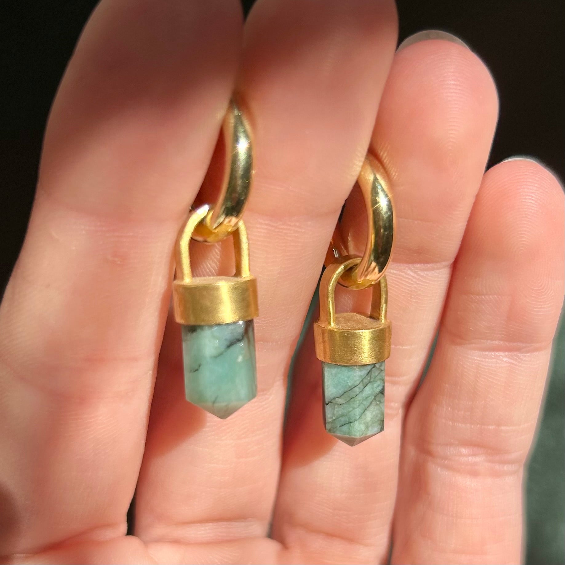 Aros Radix Esmeralda – Bronce enchapado en Oro