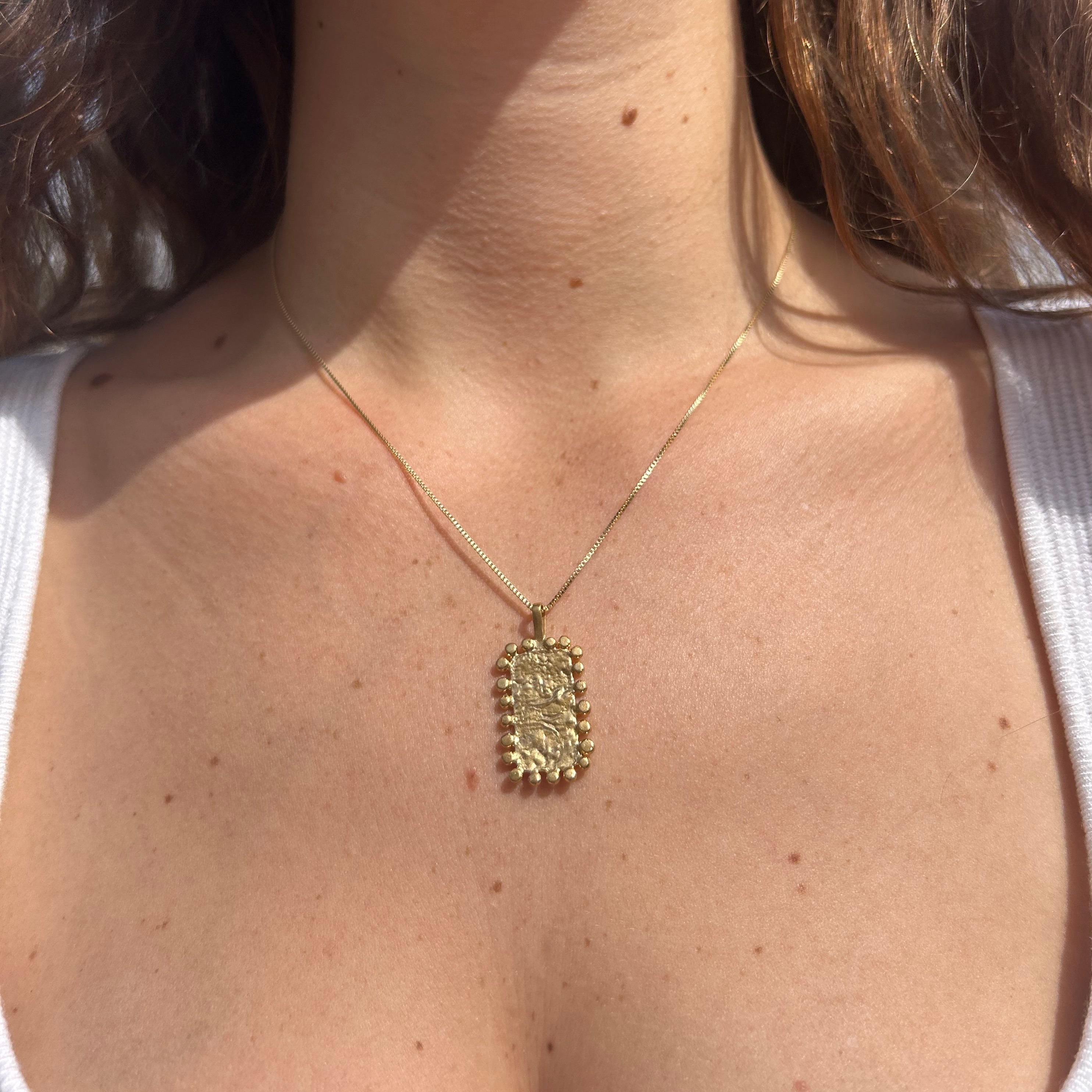 Colgante Laminam – Bronce enchapado en Oro