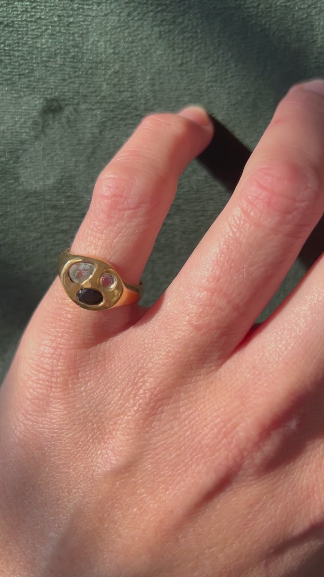 Anillo Sigillium Trío – Bronce enchapado en Oro